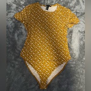 A body suit with little flowers also great fitting